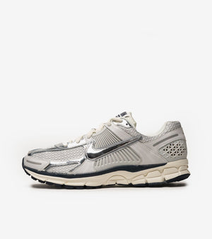 Nike Zoom Vomero 5 photon dust color/metallic silver (women) - 35